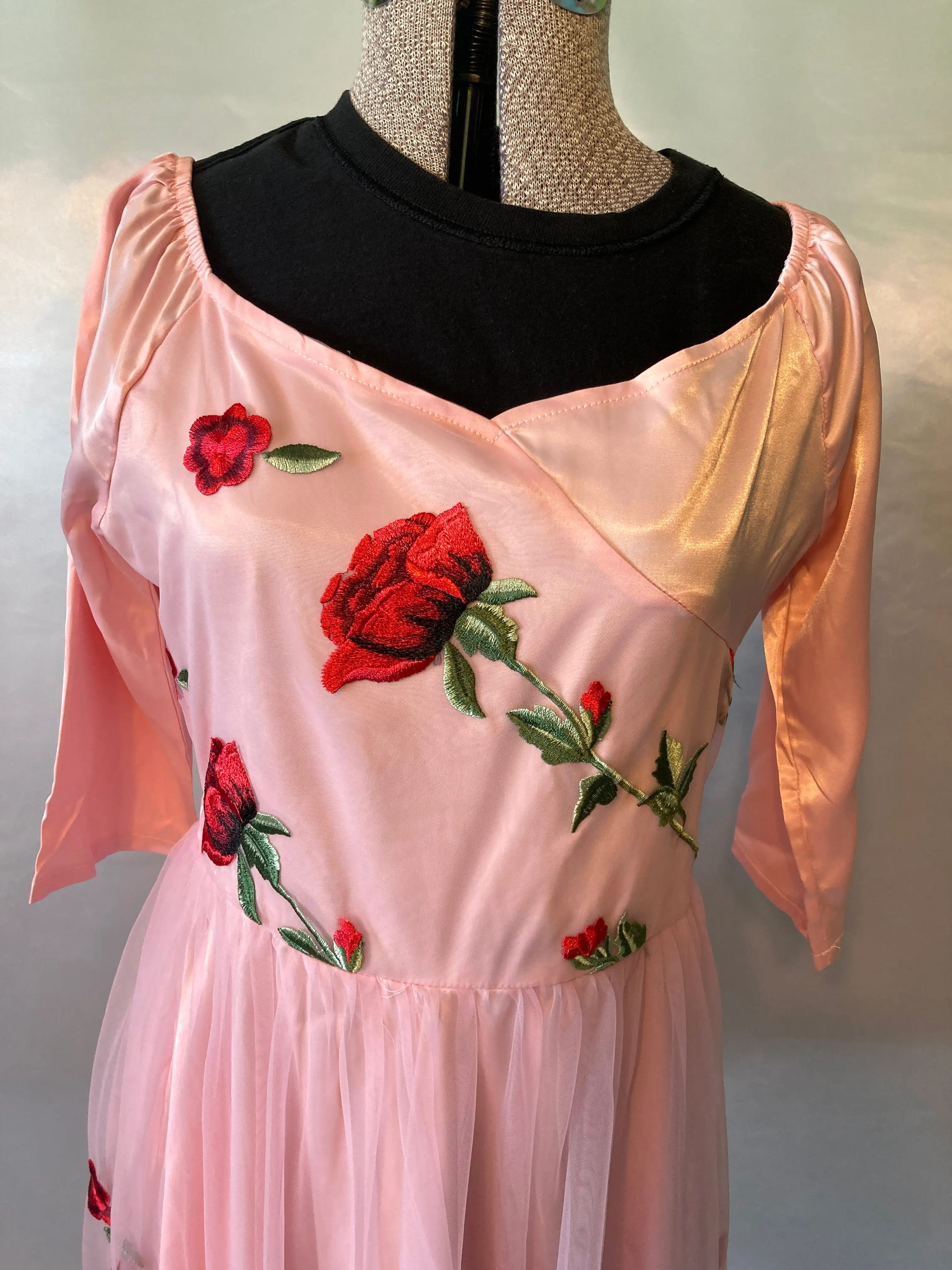 Pink Women Long Sleeve Off Shoulder, Embroidered Floral Roses Dress Small/Medium