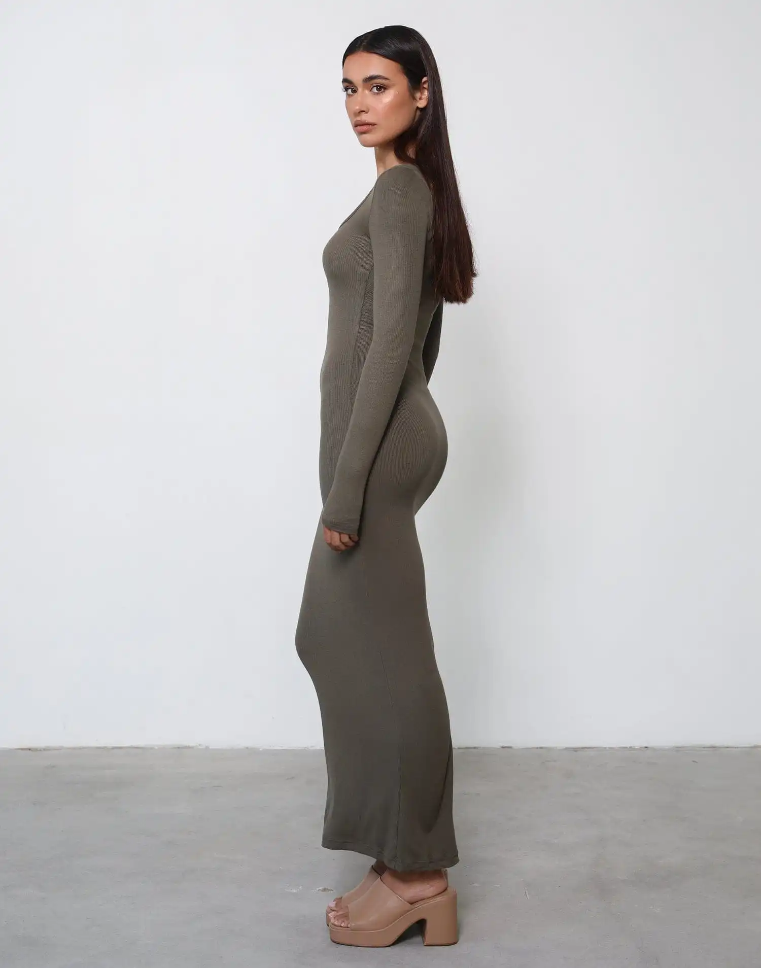 Zamira Long Sleeve Maxi Dress (Khaki)